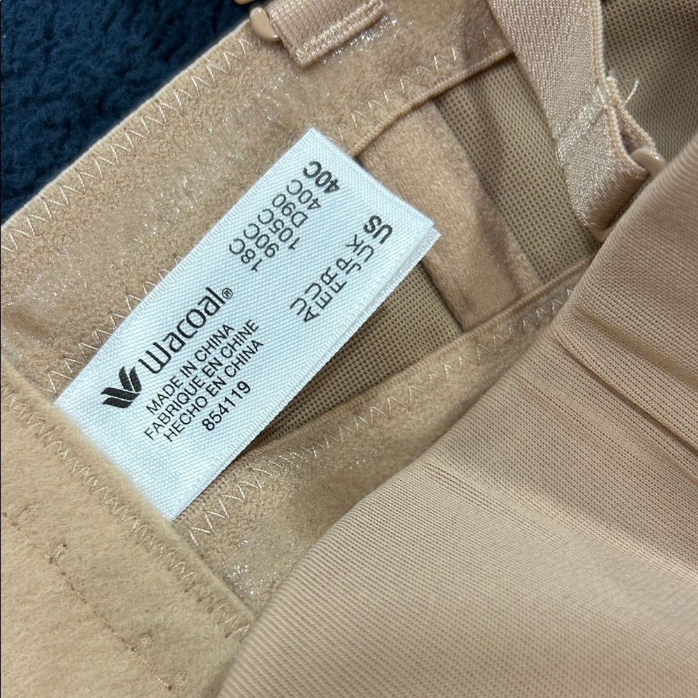 Wacoal Red Carpet Strapless Convertible Underwire Bra - Picture 2 of 6